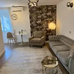 Gallery Split