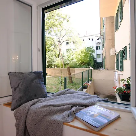Gallery Apartment *